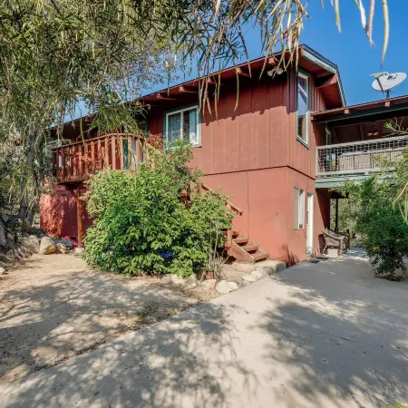 Scenic Kernville Getaway w/ Deck & Mountain Views!