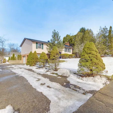 3 Mi to Cuyahoga Valley NP: Fairlawn Family Home!