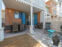 Beachside Apartment with Pool