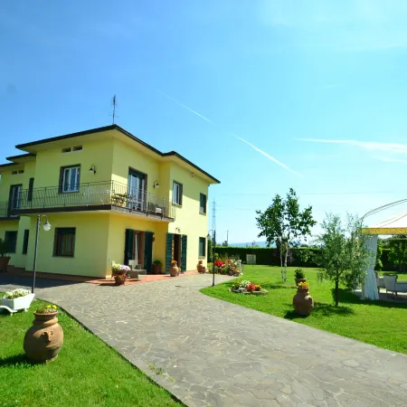 Villa in Montecarlo with Pool and Scenic Views