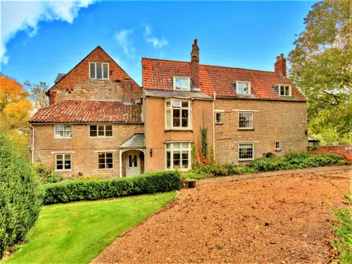 Historic House by River Nene & Beach Access - 4-Star