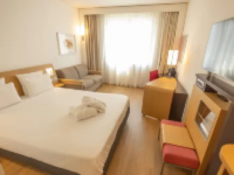 薩萊諾東部雷其諾富特飯店 薩萊諾住宿飯店