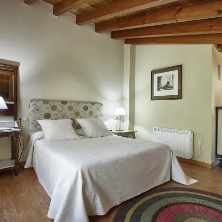 Cozy Cottage with Pool & Terrace Отели в г. Нава