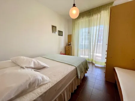 Flat a Few Steps from the Beach