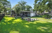 Water Front Lake Cabin Pet Friendly and FREE Paddle Boat and Kayaks!