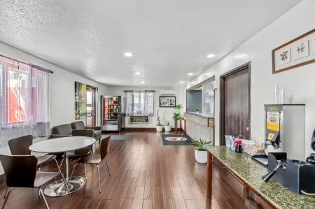 Super 8 by Wyndham Franklin Отели в г. Франклин