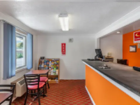 エコノ ロッジ リー - グレート バリントン リーのホテル