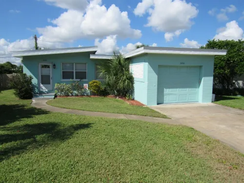 Seatreat - Adorable House Steps to Beach & Marina Hotels in Port Orange