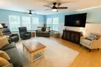 Low Tide Luxury Updated 3-Bedroom First Floor Accessible Condo Monthly Discounts Hotels in Murrells Inlet