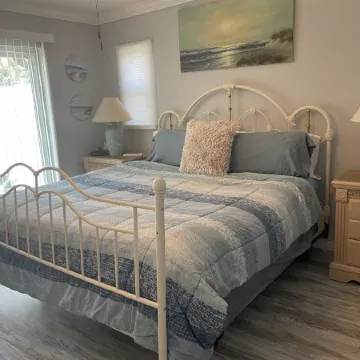 Warm and Cozy Home in Quiet Neighborhood!! LLC