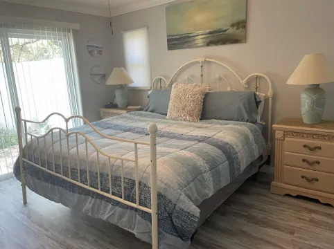 Warm and Cozy Home in Quiet Neighborhood!! LLC
