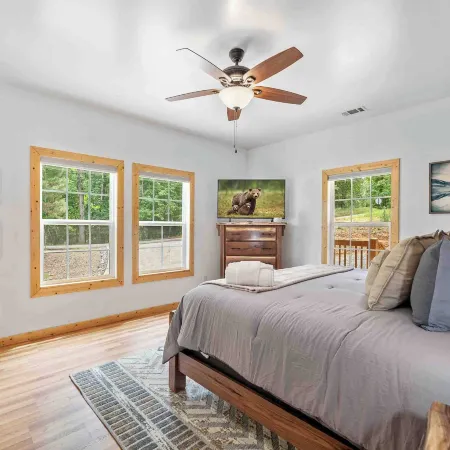 New Listing - Luxurious Mountain Home for 8 With Amenities