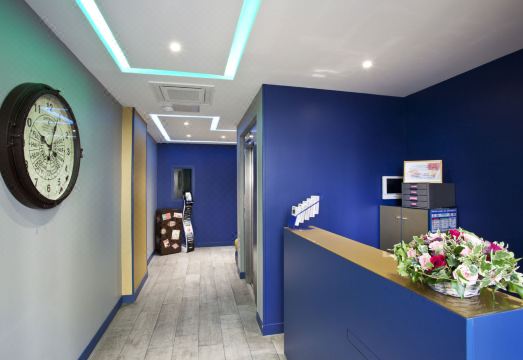 트리아농 가르 드 리옹 근처 거리 풍경