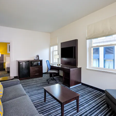 Holiday Inn Express SAN FRANCISCO UNION SQUARE by IHG Отели рядом с достопримечательностью «Станция метро Powell St.»
