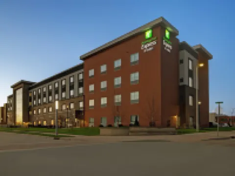 Holiday Inn Express & Suites MILWAUKEE - BROOKFIELD by IHG Hotels in Brookfield