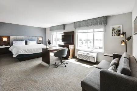 Hampton Inn & Suites by Hilton Quebec City Beauport Отели рядом с достопримечательностью «Pourvoirie du Lac Beauport»
