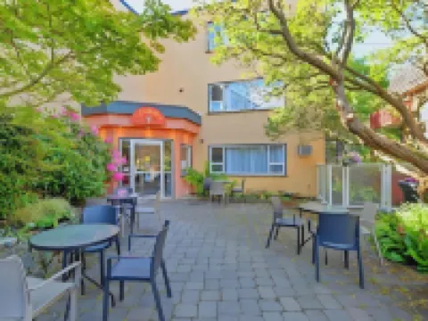 Helm's Inn Hotels in Victoria