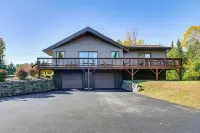 Newcomb Retreat w/ Mountain Views & Fire Pit! - Country Houses
