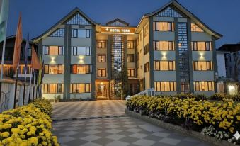 Hotel York (5 Mins Walk to Dal Lake)