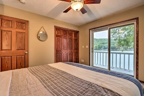 Private Dock! Waterfront Group Haven in Camdenton - Country Houses