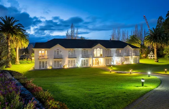 華萊士維爾汽車旅館