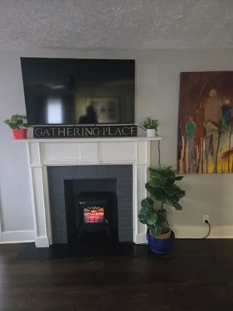 IDA'S COTTAGE...Close to caves and lakes.Beautiful decor...Simply the best!