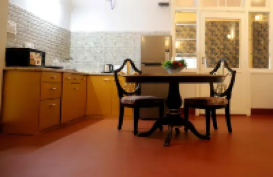 Charming 2-bedroom, 2 bath apartment in Central Kolkata with WiFi, AC, Kitchen