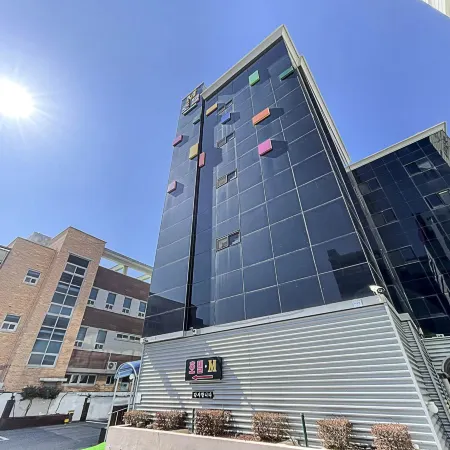 Mokpo M Hotel Отели рядом с достопримечательностью «Железнодорожная станция Мокпо»