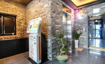 Iksan 4 Seasons Hotel - Housity