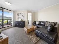 Inner-City 2-Bed with Parking, Pool, Gym & BBQ