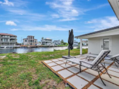 Oyster House Waterfront 3b2b Kayaks BBQ Games Hotels in Hernando Beach