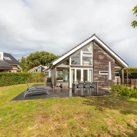 Enjoy Luxury and Comfort in Holiday Villa Kavel 10 Hotels in Renesse