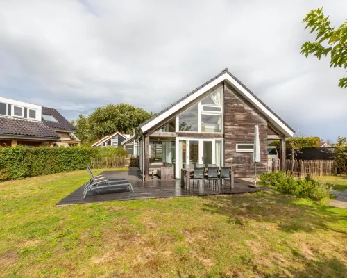 Enjoy Luxury and Comfort in Holiday Villa Kavel 10 Hotels in Renesse