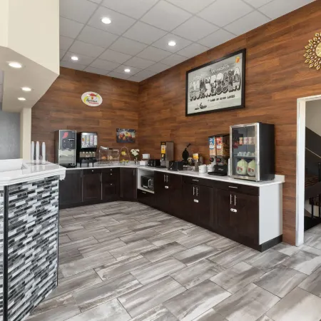 Super 8 by Wyndham Winona MN