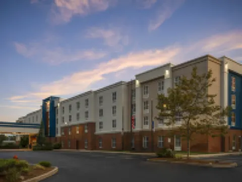 ハンプトン イン & スイーツ プリマス メイフラワー号（プリマス）周辺のホテル