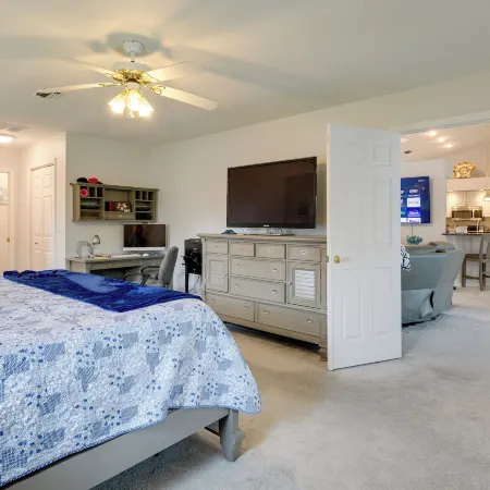 Spring Hill Home - Pool, Grill and Golf Course Views