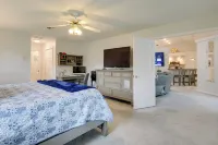 Spring Hill Home - Pool, Grill and Golf Course Views - piscina