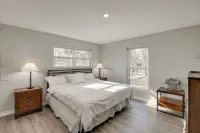Modern Flower Mound Home < 2 Mi to River Walk - Wi-Fi