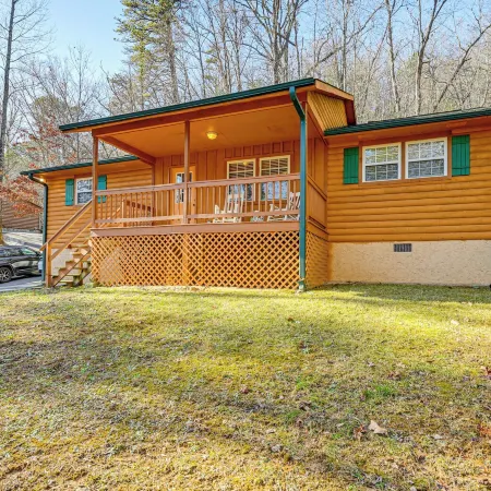 8 Mi to Chattooga River: Pet-Friendly Mtn Cabin