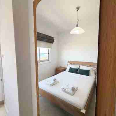 Golden Nest by the Sea Rooms