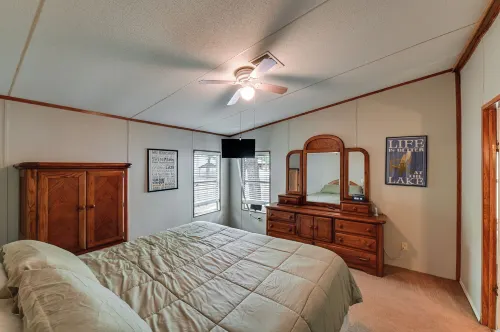 5 Blocks to Beach Access: Sanders Island Getaway! - 2-Star