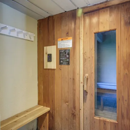 Cozy Condo Near Golf, 7 Mi to Big Sky Resort!