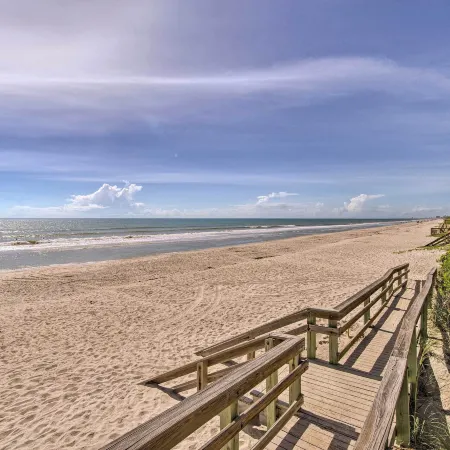 Walk to Canova Beach Park: Couple's Coastal Condo