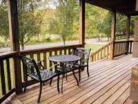 Rumples Retreat at Highland Hideaways - Arcade - Private Drive-in Theater Hotels in Wilson Creek