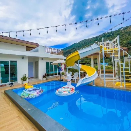 Le poulet poolvilla khanom