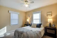 Quaint Cedar Rapids Home, 4 Mi to Downtown! - Homestays