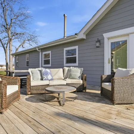 Cozy Lakeside Cottage for Families and Fun Seekers. Game room - Large Soaker Tub