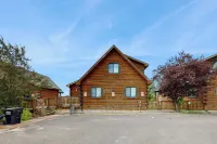 Adventure Basecamp! Three Bears Resort Retreat - 2-Star