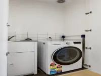 Modern 2-Bed Ivanhoe unit with Parking Hoteles en Ivanhoe
