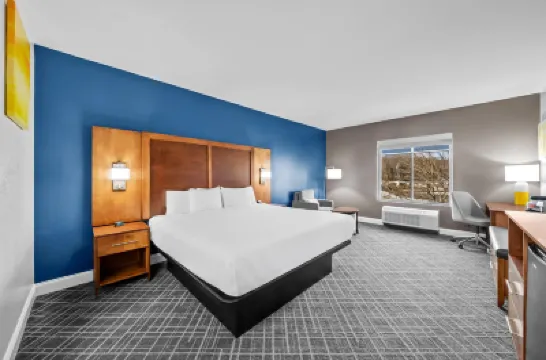 Comfort Inn & Suites Plainville-Foxboro Hôtels à : 